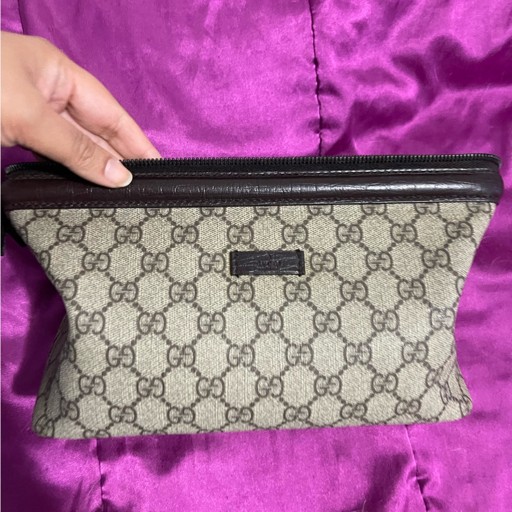 Gucci GG Supreme Tick Makeup/Toiletry Bag - Picture 12 of 17